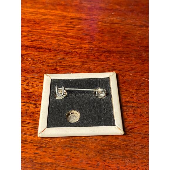 Pin back Lapel Button ad for Michael Jordan's The Restaurant 1.50 x 1.50 in EUC - Picture 9 of 9